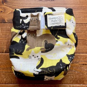 画像1: わちゃわちゃ猫まみれ 【よつばのおむつ/日本製/ハンドメイド】 布おむつカバー （透湿性防水布使用）ネコ,ねこ,イエロー,ブラウン (1)